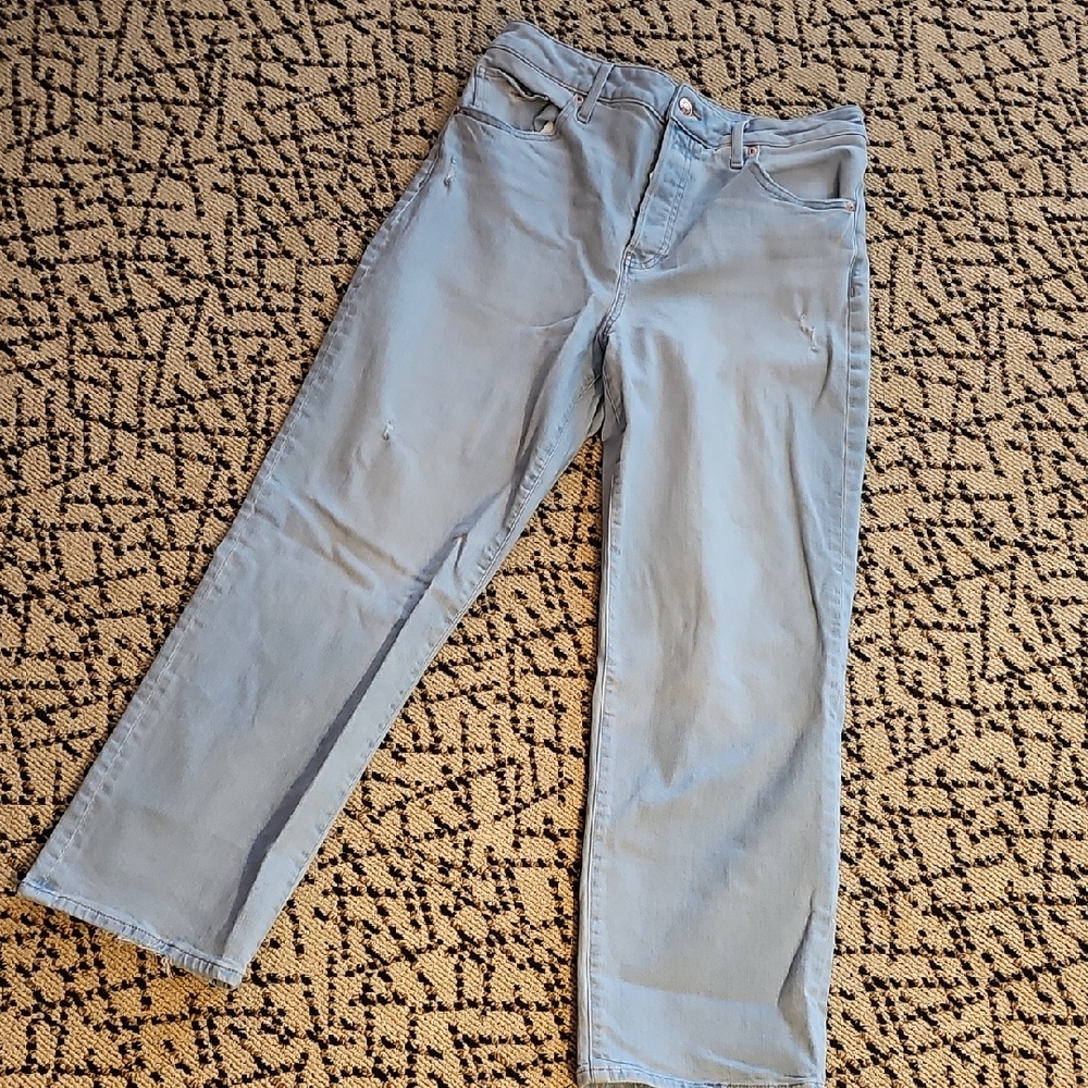 Express Relaxed Straight Ankle Light Blue Denim Jeans. 6R